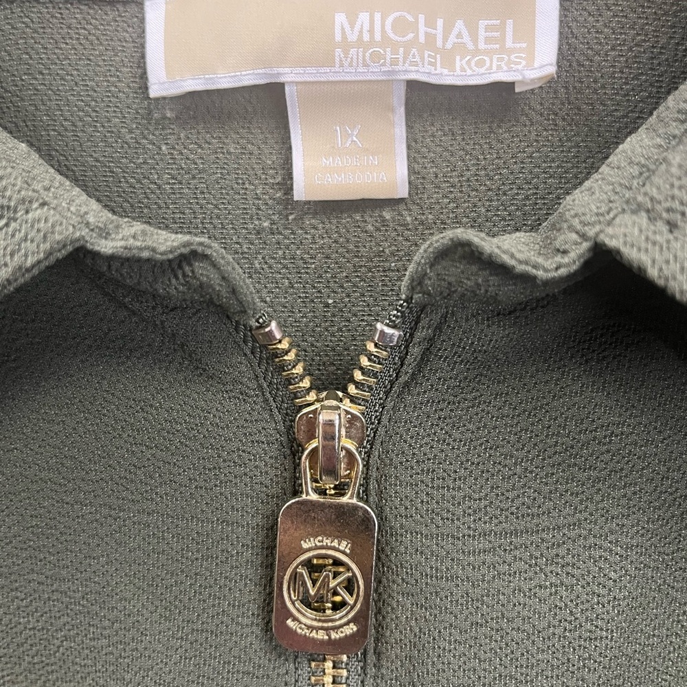 Michael Kors 1X Olive Green Zip Front Blouse ✨ Gold Hardware & Pockets - Picture 3 of 11